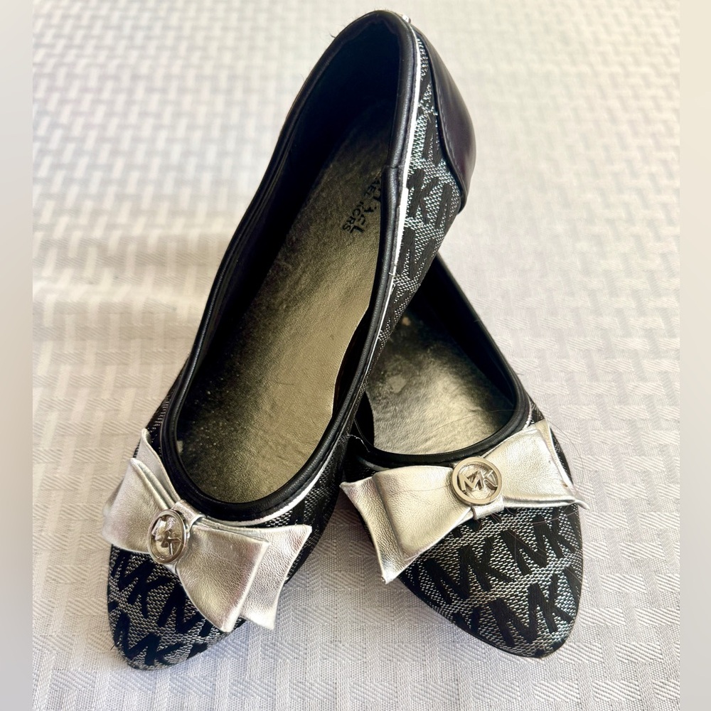 Michael Kors Luana Silver Lurex MK Logo Bow Ballet Flats Girls Kids Size 13